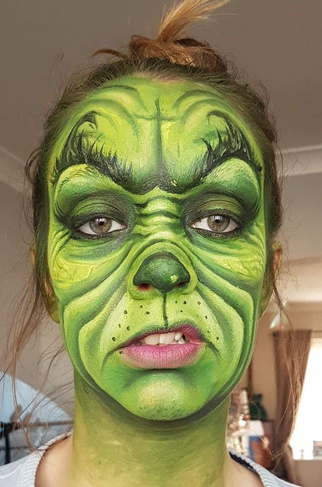 Cool Halloween Makeup Pretty, Grinch Halloween Makeup, The Grinch Face Paint, Grinch Face Painting, Grinch Makeup Looks, Grinch Halloween Costume, Grinch Face Paint, Grinch Makeup, Grinch Movie