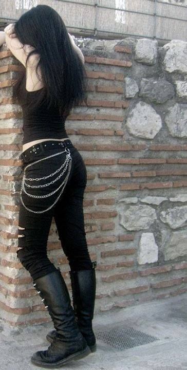 #GothicFashion How To Wear Belts, Goth Outfit Ideas, Goth Outfit, Gothic Clothes, Metal Girl, Looks Black, Emo Scene, Gothic Girls, Gothic Outfits