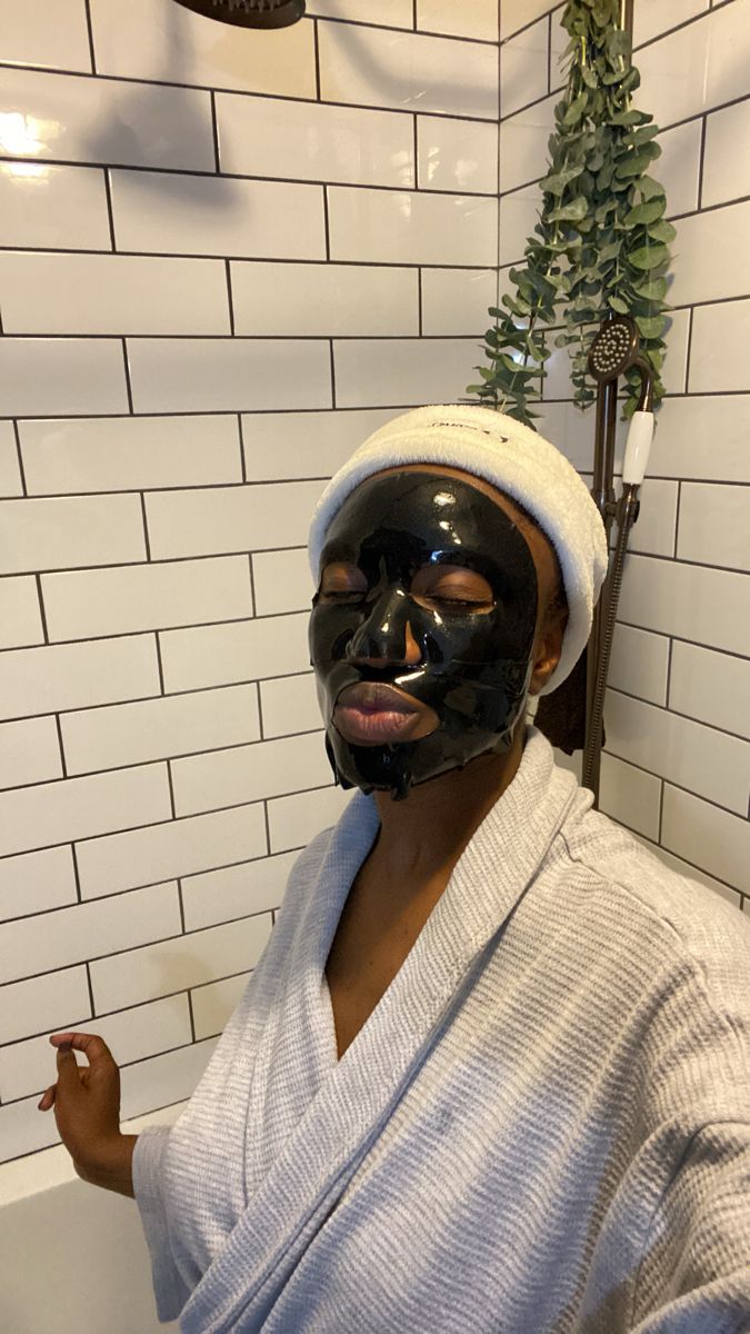 Face Mask Black Women, Black Girls Self Care, Self Care Black Aesthetic, Skin Care Black Women, Black Women Self Care, Black Self Care, Cyprus Aesthetic, Luxury Face Mask, Soft Living