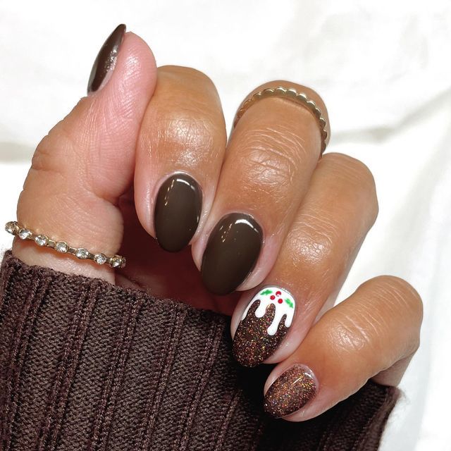 Christmas Nails Brown, Christmas Nails Glitter, Simple Christmas Nails, Nail Designs Christmas, Xmas Nail Designs, Nail Art Noel, Christmas Nails Diy, Festive Nail Designs, Nails Brown