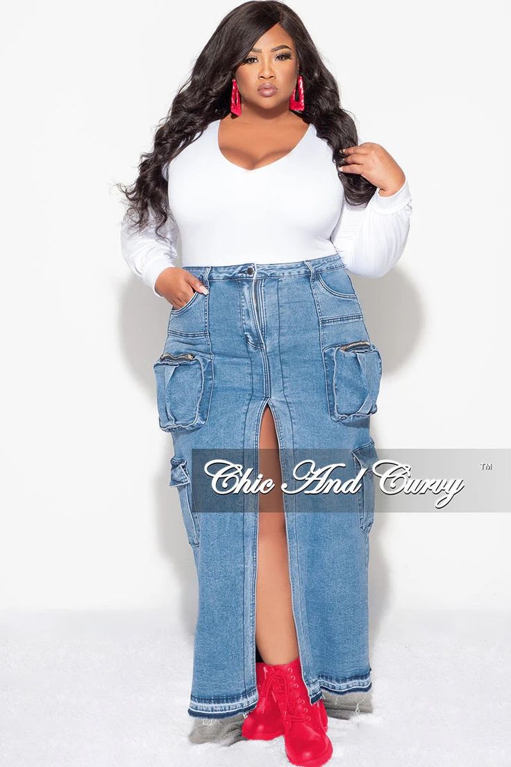 Final Sale Plus Size Cargo Skirt with Front Slit in Denim – Chic And Curvy Plus Size Cargo Skirt, Plus Size Cargo, Chic And Curvy, Denim Skirt Outfits, Body Suit Outfits, V Neck Bodysuit, Denim Chic, Cargo Style, Cargo Skirt