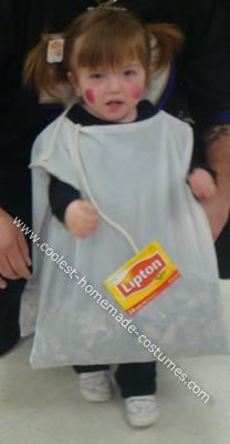 Toddler Tea Bag Costume: Interfacing, leaves from the yard, the lid from a box of tea bags... Tea Bag Costume, Homemade Tea Bags, Book Pinterest, Diy Tea Bags, Food Costumes, Grandparenting, Homemade Tea, Homemade Halloween Costumes, Holloween Costume