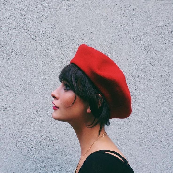 Aesthetic Tutorial, How To Wear Headbands, Taylor Lashae, Red Beret, Trendy Hat, Art Easy, Foto Poses, Girl Short Hair, Outfits With Hats