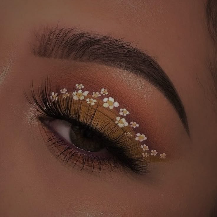 Makeup Ideas For Your Birthday, Brown And White Makeup Looks, Different Eyeshadow Looks, Fairy Inspired Makeup Simple, Brown Eye Makeup With Rhinestones, Dramatic Eye Makeup Looks, Brown Fairy Makeup, Make Up Inspo Aesthetic, Simple Butterfly Eye Makeup