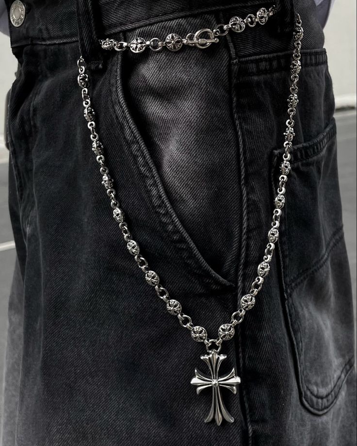 https://vt.tiktok.com/ZSYW36xxV/ Chrome Heart Accessories, Silver Jewelry Inspiration, Chrome Heart Necklace, Chrome Hearts Chain, Chrome Hearts Aesthetic, Chrome Hearts Fashion, Nas Hip Hop, Chrome Hearts Necklace, Chrome Hearts Cross