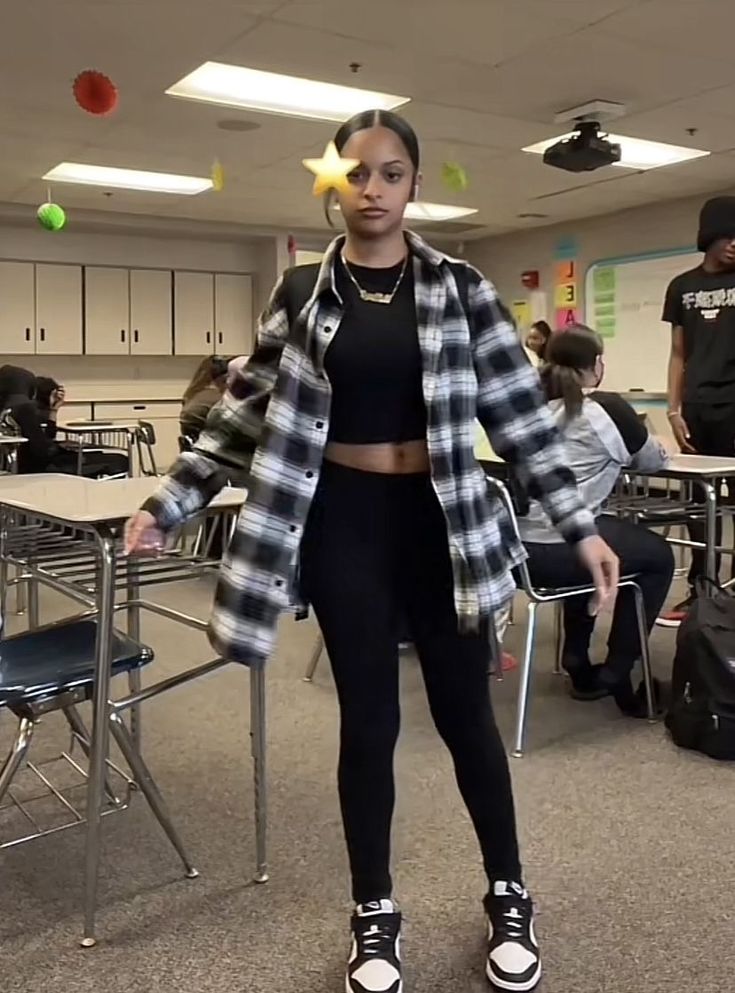 ˚୨୧⋆ @bella2angel Cute Outfits Flannels, Black Shirt Outfit Black Women, White And Black Flannel Outfits, Plaid Outfits For Women Flannels, Flannel Outfits Black Women, School Winter Outfits Blackgirl, Black Cardigan Outfit Aesthetic, Black And White Flannel Outfit, Cardigan Outfit Black Women