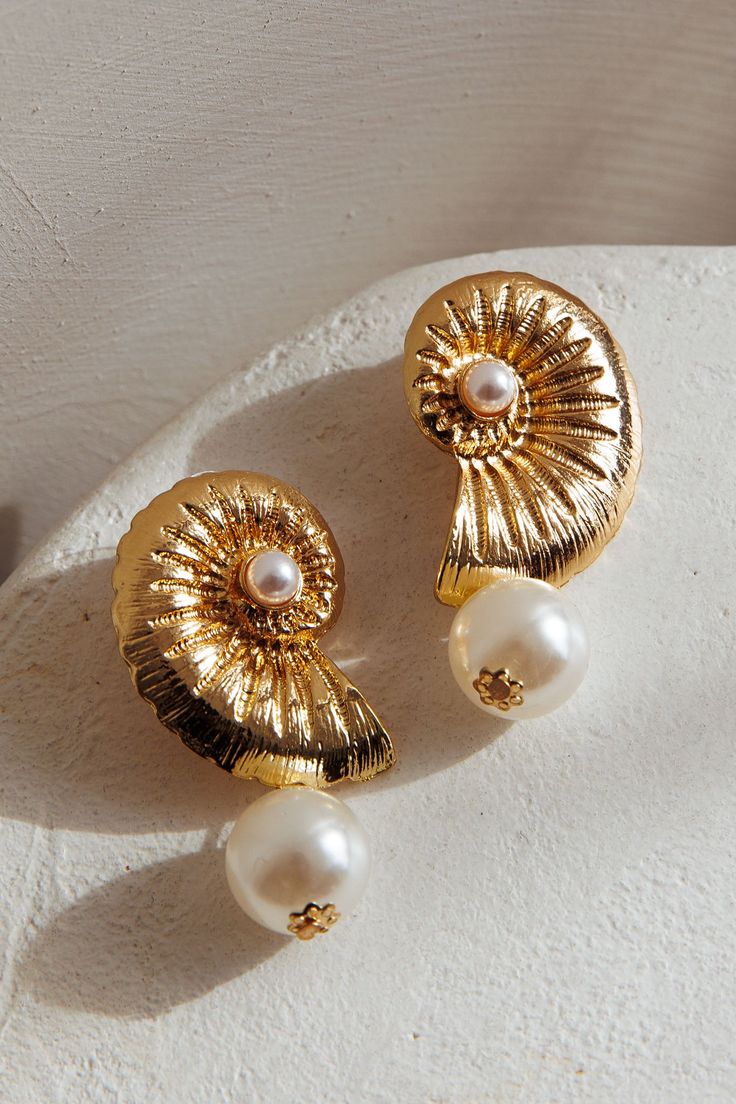 Memoir Shell and Pearl Earrings Gold Coastal Earrings, Movie Jewelry, Shell Accessories, Gold Swan, Ornate Jewelry, Coastal Jewelry, Pearl Earrings Gold, Bridal Jewels, Spiral Shell