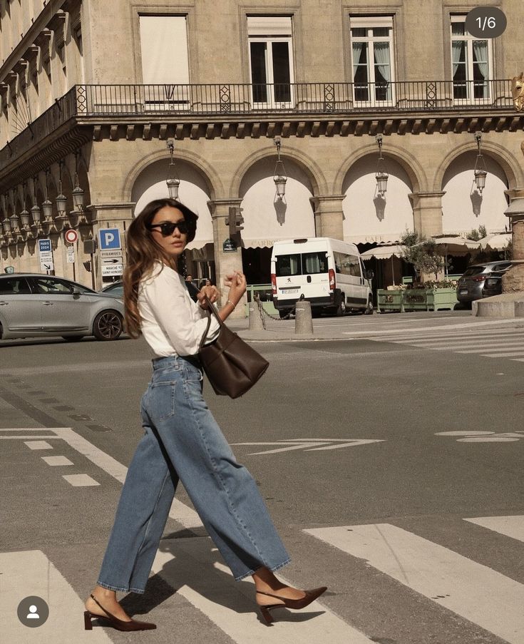 Parisian Style Spring, Casual Brunch Outfit, Parisian Outfit, Adrette Outfits, Parisian Outfits, European Street Style, White Shirt Outfits, California Outfits, Italy Outfits