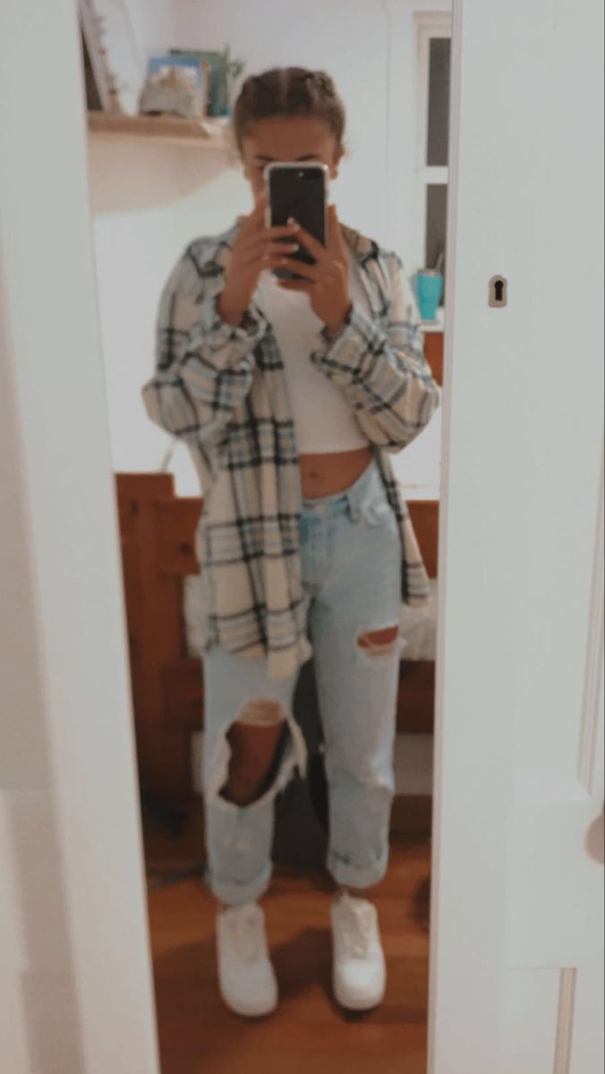 Outfits With White Flannel, Outfits With Flannels And Leggings, Light Blue Flannel Outfit, Jeans And Flannel Outfit, Blue Flannel Outfit, White Flannel Outfit, Outfit With Flannel, Flannel And Leggings, Basic White Girl Outfit