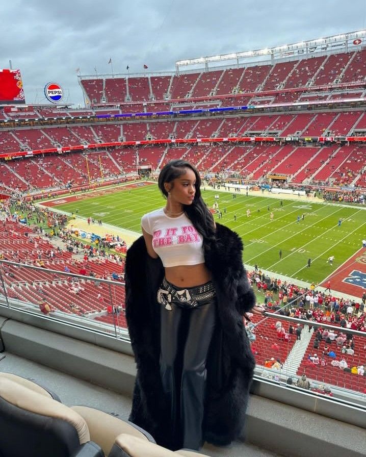 Saweetie. #style #y2k #black #furcoat Saweetie Instagram, Saweetie Outfits, Instagram Phone, Icy Girl, January 19, Y2k Black, Bang Bang, Cute Simple Outfits, Girly Outfits