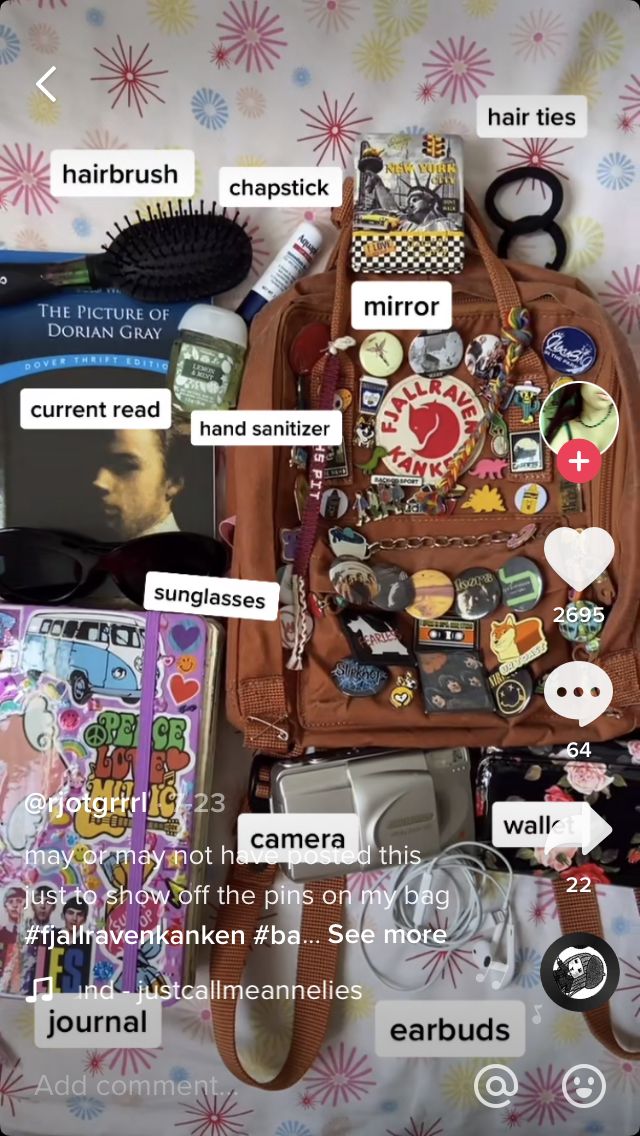 What I Keep In My Bag, School Bag Tour, Backpack Tour, Bag Tour, What's In My Backpack, Backpack Ideas, Everyday Bag Essentials, Adventure Bags, School Bag Essentials