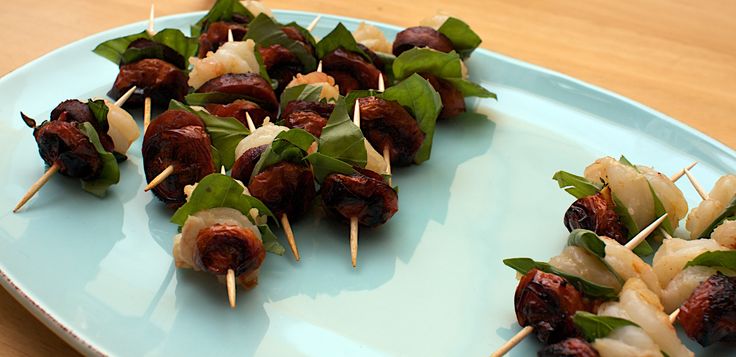 several skewers of food on a blue plate