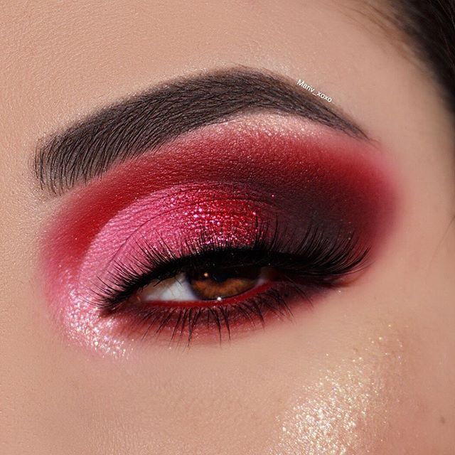 Red Eyeshadow Makeup, Red Eyeshadow Look, Red Makeup Looks, Pink Eyeshadow Look, Red Eye Makeup, Bright Eyeshadow, Makeup Wallpapers, Eyelashes Makeup, Halloween Eye Makeup