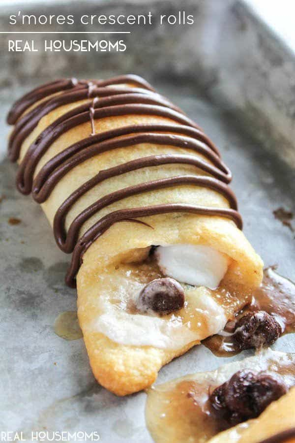 there is a pastry with chocolate and cream on it