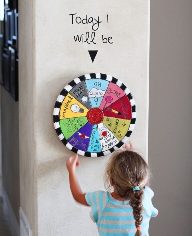 Spin-spiration DIY Folk Art using a Lazy Susan via lilblueboo.com Painted Lazy Susan, Freetime Activities, Wheel Of Fortune, Hairstyles Easy, Spinning Wheel, Lazy Susan, School Counselor, Easter Hairstyles, Easy Going