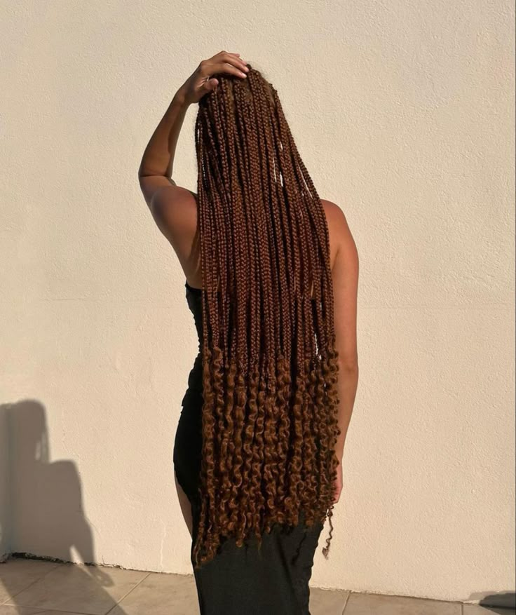 Honey Brown Braids With Curls, White And Brown Braids, Brown Knotless Braids With Curls, Brown Braids With Curls, Brown Peekaboo Braids, Peekaboo Braids With Curls, Honey Brown Braids, Brown Hair Braids, Brown Braids For Black Women