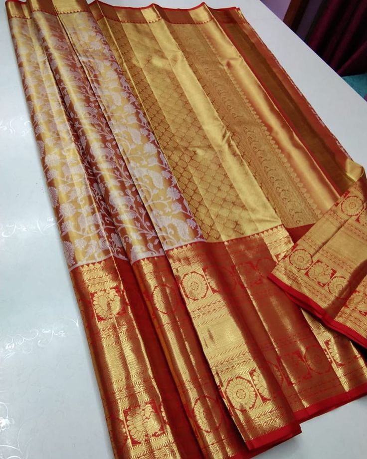 Golden Sarees, Gold Silk Saree, Pink Bridal Lehenga, Bollywood Designer Sarees, Golden Saree, Kanjivaram Sarees Silk, Bride Attire, Pattu Saree Blouse Designs, Silk Sarees With Price