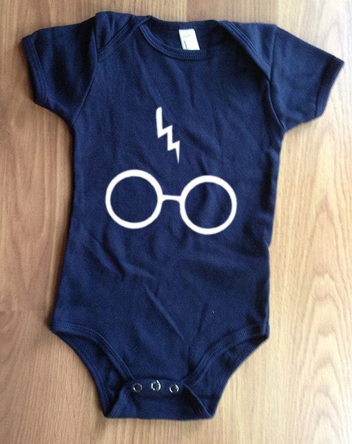 Harry Potter Baby Girl, Harry Potter Baby Clothes, Harry Potter Onesie, Harry Potter Baby Shower, Cricut Baby, Baby Sleep Schedule, Harry Potter Baby, Funny Baby Onesies