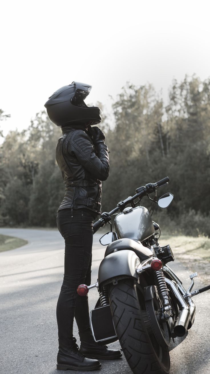 Best Motorcycle Pants for Women Motorcycles For Women, Мотоциклы Harley Davidson, Female Motorcycle Riders, Мотоциклы Cafe Racers, Motorcycles And Scooter, Bike Photoshoot, Motorbike Girl, Bike Rider, Motorcycle Riders