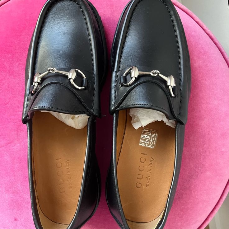 Gucci Leather Horsebit Loafers. Come With The Shoe Bags And Shoe Box. Gucci Horsebit Loafers, Horsebit Loafers, Shoes Gucci, Gucci Horsebit, Shoe Bags, Gucci Leather, Gucci Shoes, Shoe Box, Men's Shoes