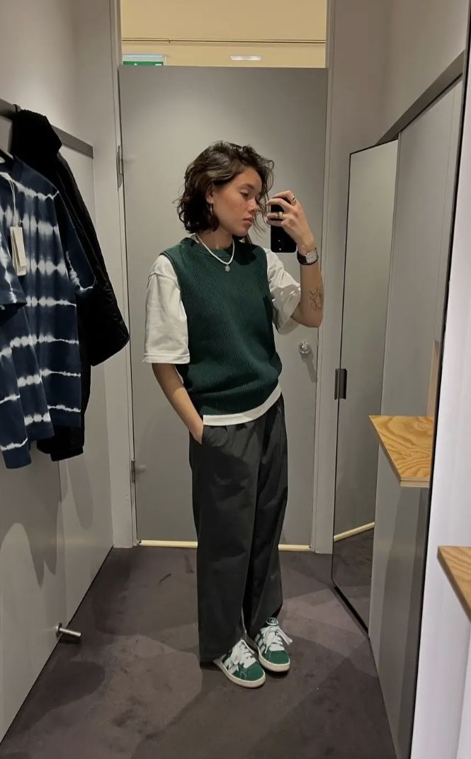 Woman Masculine Style, Lesbian Masculine Fashion, Masc Lesbian Aesthetic Outfit, Business Casual Outfits Masc, Masc Looks For Women, Autumn Masc Outfits, Masc Style Outfits, 80s Tomboy Fashion, Masc Lesbian Business Casual