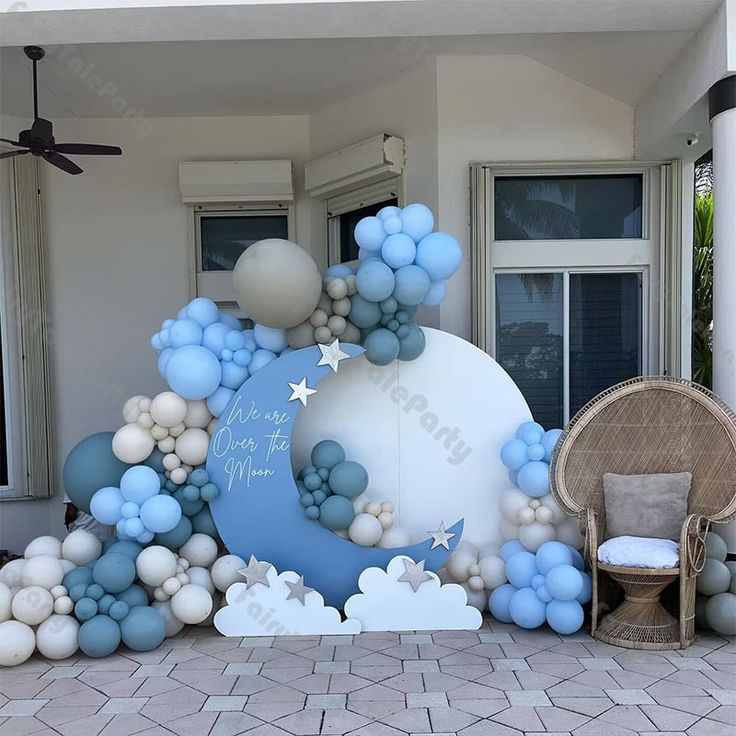 a balloon arch with blue and white balloons