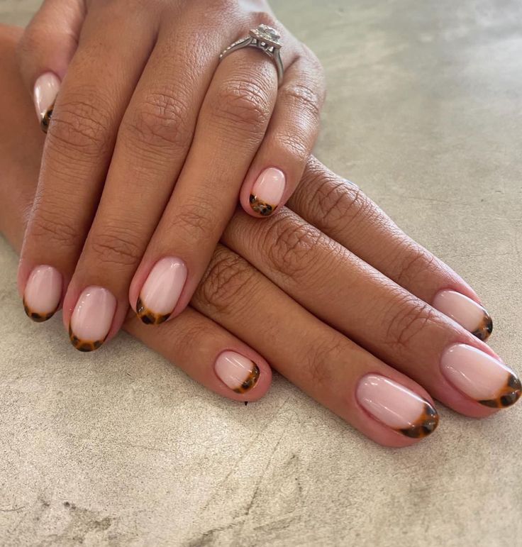 Leopard Tip Nails, Nails 2024 French, Tortoise Shell French Tip, Tips Nails Design, Summa Nails, French Tip Nail Ideas, House Of Orange, French Nail Tips, Shellac Nail Colors