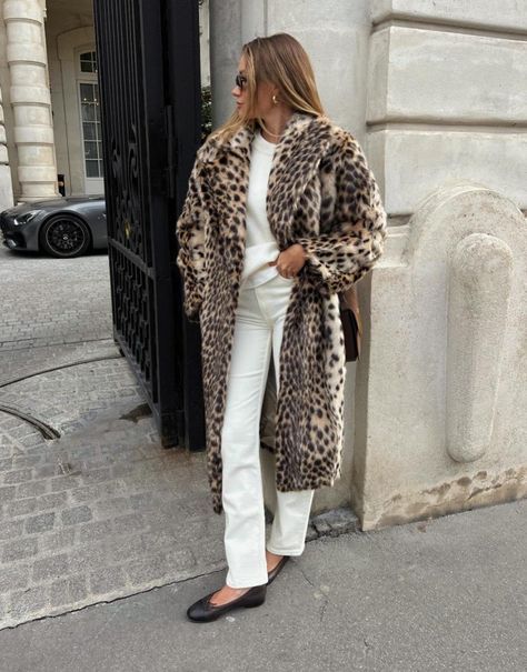 Leopard Print Coat Outfit, Faux Fur Coats Outfit, Cheetah Print Outfits, Fur Coat Outfit, Leopard Print Outfits, Black Faux Fur Coat, Skandinavian Fashion, Leopard Print Coat, Trendy Outfits Winter