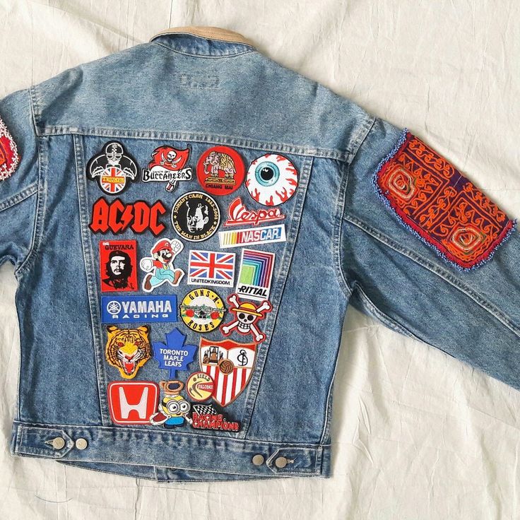 🎄☃ Upcycled custom jacket 🎄☃ Jean Jacket Inspiration, Jean Jacket Iron On Ideas, Jean Patch Jacket, Denim Jacket Patches Inspiration, Patches Jean Jacket, Patches On Denim Jacket, Customized Jeans Jacket, Jean Jacket Back Design, Vintage Patches Jacket