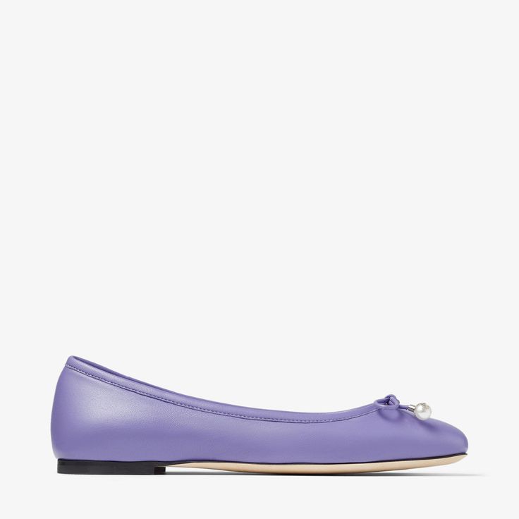 The Elme is a classic style crafted from luxe Nappa leather. This timeless ballerina shoe is effortlessly elegant, complemented by a pearl and crystal-adorned bow and our signature Jimmy Choo emblem. Fragrance Gift, Ballerina Shoes, Leather Bows, Ballerina Flats, Mens Fragrance, Women Fragrance, Beauty Gift, Leather Flats, Black Flats