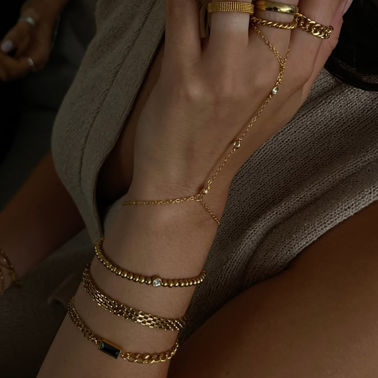 Elevate your arm party with this Luxe bracelet! Featuring a mesh chain and chunky design, it'll make a sizzling statement wherever you go! Slip it on to instantly upgrade your outfit and stand out from the crowd. Shine brighter than the rest with this bold bracelet! Gold Jewelry Essentials, At Home Bracelets, Many Bracelets On Arm, Black Outfit With Gold Jewelry, Gold Arm Bracelet, Bracelet Combo Ideas, Dainty Gold Bracelet Stack, Chain Bracelet Gold For Women, Bracelets On Both Wrists