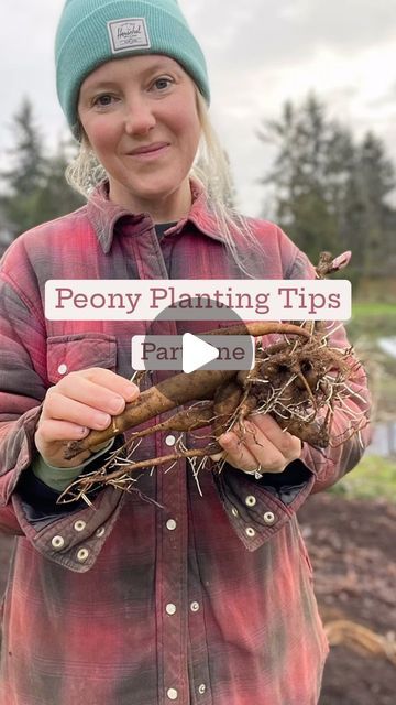 a woman holding up a sign with the words poony planting tips far me on it