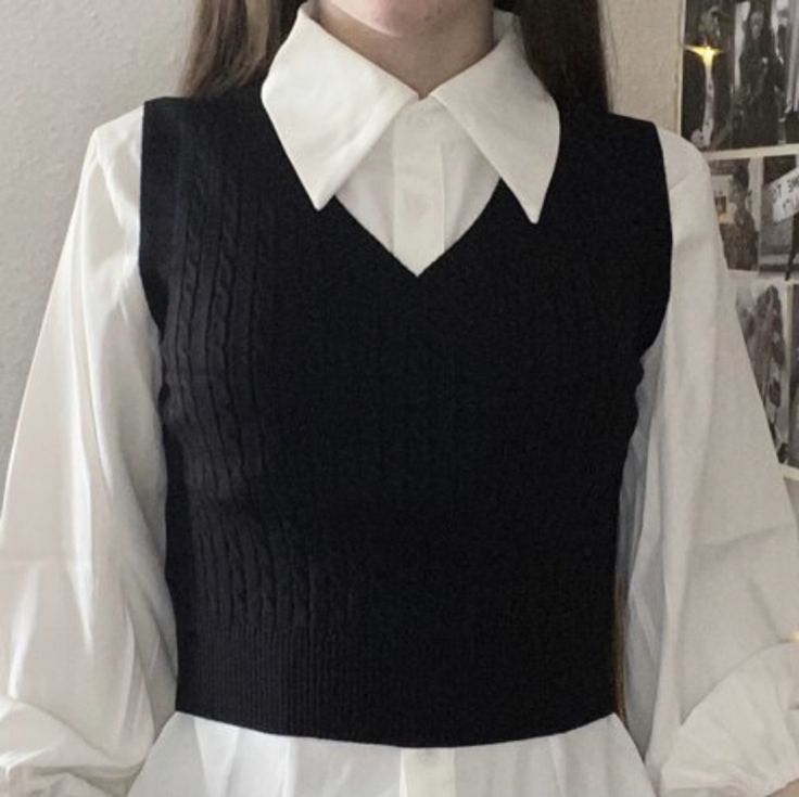 Black And White Dark Academia Outfit, Dark Acadamia Clothes Aesthetic Women, Business Casual Dark Academia, Black And White Academia Outfits, Wednesday Clothes Aesthetic, Fem Dark Academia, Goth Dark Academia Outfit, Buisness Casual Outfits Woman, Acadamia Womens Fashion