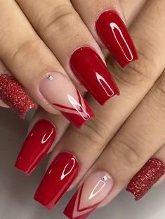 Simple Red Nail Designs, Cute Red Nails, Valentines Nail Art Designs, Molde F1, Sns Nails Colors, Gel Nails French, Gel Toe Nails, Gold Glitter Nails, Red Acrylic Nails