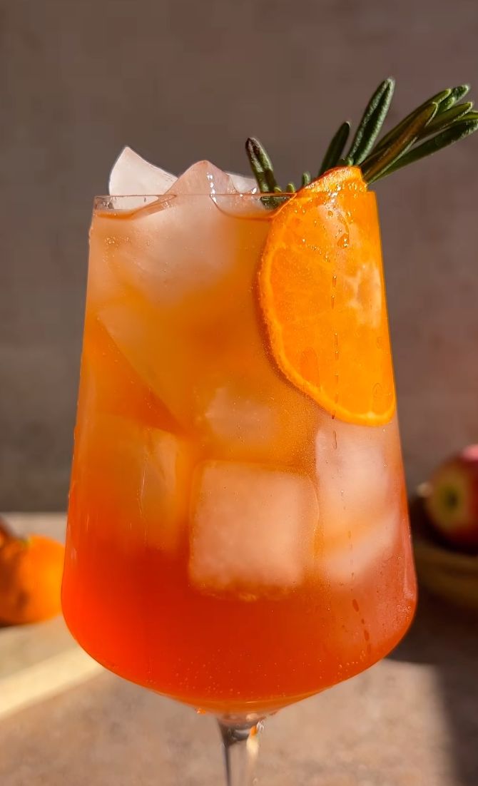 Apple Cider Spritz — Join Jules Fall Old Fashioned, Join Jules, Thanksgiving Apple Cider, Welcome Cocktail, Happy Hour Food, Spritz Cocktail, Fall Cocktails Recipes, Homemade Apple Cider, Thanksgiving Cocktails