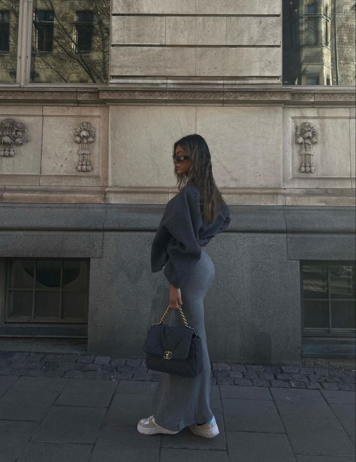 Fall Outfit Staples, Look Kylie Jenner, Long Dress Elegant, Maxi Dress Outfit, Stylish Summer Outfits, Bodycon Maxi Dresses, Grey Dress, Autumn Outfit, Outfit Inspo Fall