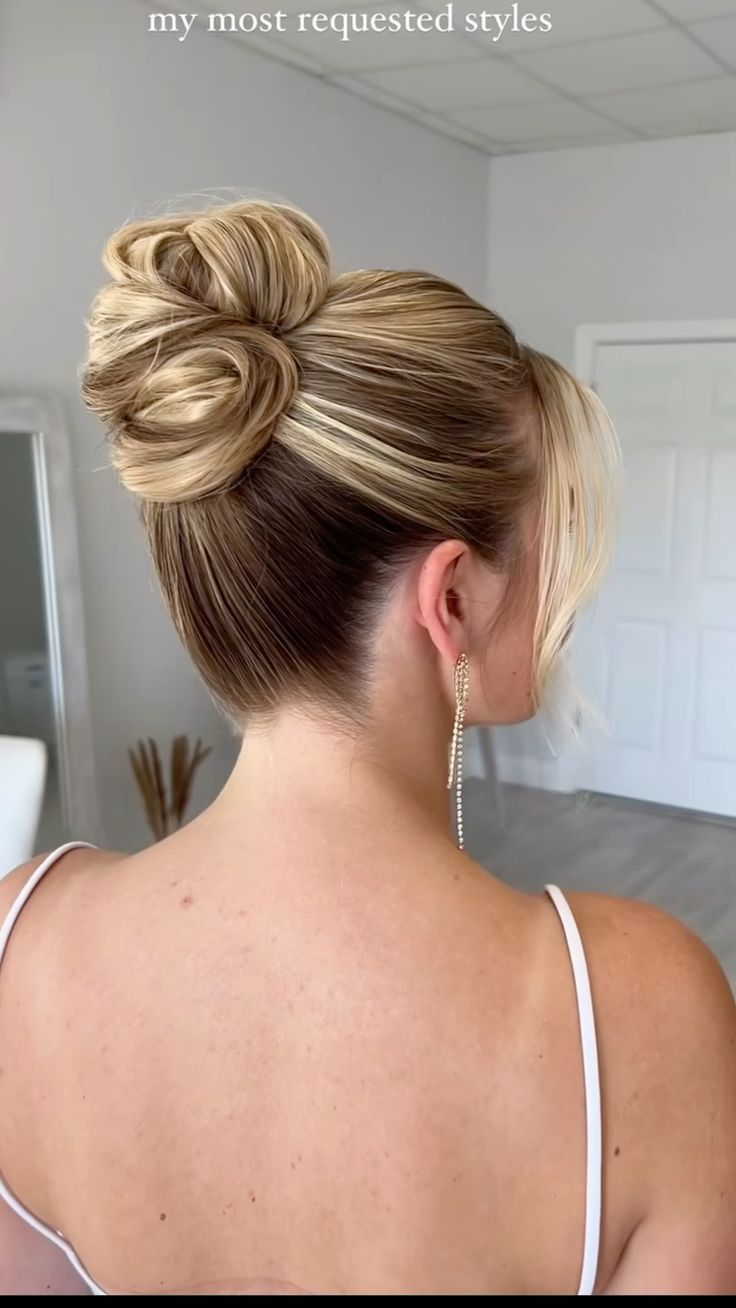 Hairstyles High Bun Wedding Hair Elegant Updo, Wedding Hair From Front View, High Wedding Updo, Bridal High Updo, Upswept Hairstyles, Stylish Bun, Chic Bun, High Updo, Bridal Hair Down