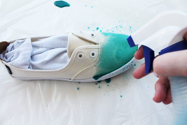 How to Dye Vans | eHow Painting Vans Shoes, Painting Vans, Canvas Shoes Diy, Painted Shoes Diy, Vans Old School, How To Dye Shoes, Fabric Dye, Shoes Diy, White Vans