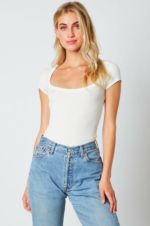 Find the On The Way White Scoop Neck Tee at Bohopink.com! Cute white tee for layering. Express shipping is availabel! Basic White Tee, White Tee Shirts, Pink Boho, Scoop Neck Tee, Weekend Vibes, Casual Tank Tops, White Tee, Fitted Bodice, Boho Dress