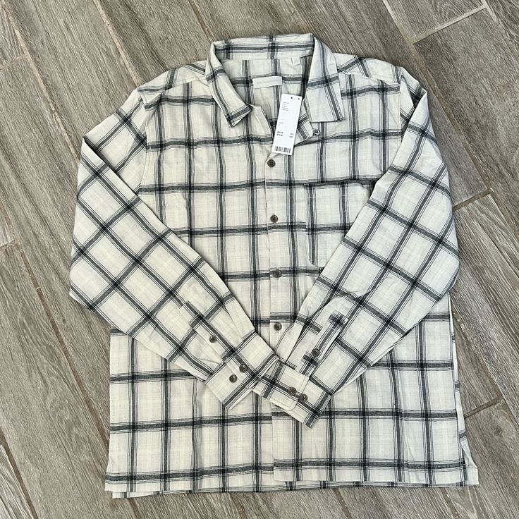 Nwt Size Large Essential Plaid Flannel Shirt By Standard Cloth. Classic Fit In Soft Flannel With A Button Front And Camp Collar. Cut With A Straight Hem And Finished With A Chest Pocket. Urban Outfitters Exclusive. Content + Care - 60% Polyester, 40% Cotton - Machine Wash - Imported Standard Cloth Is Committed To Using Quality Materials, Offering Great Fits And Leaving No Detail Unconsidered. These Are Your New Favorites. Casual Plaid Tops With Placket, Casual Plaid Shirt With Snap Buttons, Relaxed Fit Flannel Shirt With Button Closure, Flannel Top With Snap Buttons And Collared Shape, Flannel Tops With Snap Buttons, Long Sleeve, Long Sleeve Flannel Tops With Snap Buttons, White Collared Flannel Shirt For Fall, Classic Flannel Button-up Top, Classic Button-up Flannel Tops