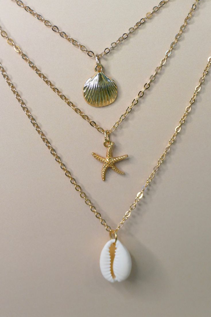 Embrace the beauty of the sea with the Summer Ocean’s Shell Necklace. This enchanting piece features a finely detailed shell pendant, perfect for adding a touch of ocean-inspired elegance to any outfit. Ideal for both casual beach days and sophisticated summer evenings, this necklace brings the serenity of the ocean to your wardrobe. Details Alloy material 14.5” chain , 2” extension extender option and a 1” dainty diffuser extender. Dainty diffuser for diffusing essential oils which can be remov Ocean Inspired Jewelry Gold, Sea Shell Jewellery Holder, Beach Inspired Jewelry, Beach Jewelry Aesthetic, Summer Jewlery, Beach Jewelry Diy, Necklaces Summer, Sea Inspired Jewelry, Sea Shell Necklace