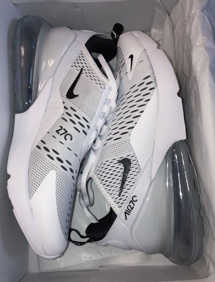 Nike Airmax 270, Nike 270, Off White Nike, Nike Shoes Air Force, White Nike Shoes, Black Nike Shoes, Luxury Shoes Women, Jordan Shoes Girls, Kicks Shoes