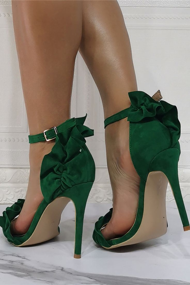 Complete your prom night look with the perfect prom shoes, this pair of shoes are suitable for wedding party, cocktail, prom and any other formal occasions. Summer High Heels, Heels Prom, Elegant High Heels, Prom Heels, Green Heels, Summer Heels, Evening Sandals, Estilo Chic, Prom Shoes