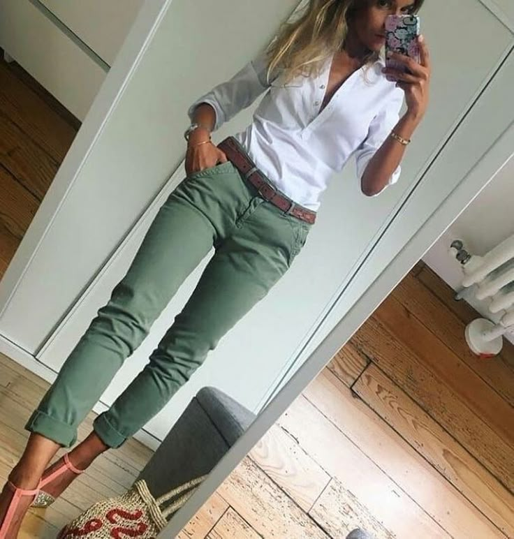 Office Outfits Women Casual, Olive Pants, Office Outfits Women, Summer Work Outfits, Mode Casual, Green Pants, Casual Work Outfits, Work Style, Work Outfits Women