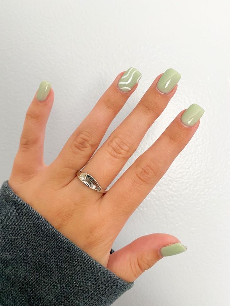 Spring Trendy Nails Green, Dip Nail Ideas Sage Green, Sage Green Nail Inspo Square, Minimalist Nails Sage Green, Cute Short Acrylic Nails Sage Green, Pastel Green Nails Square, Mint Green Wedding Nails, Cute Nails Acrylic Sage Green, Easy Sage Green Nails