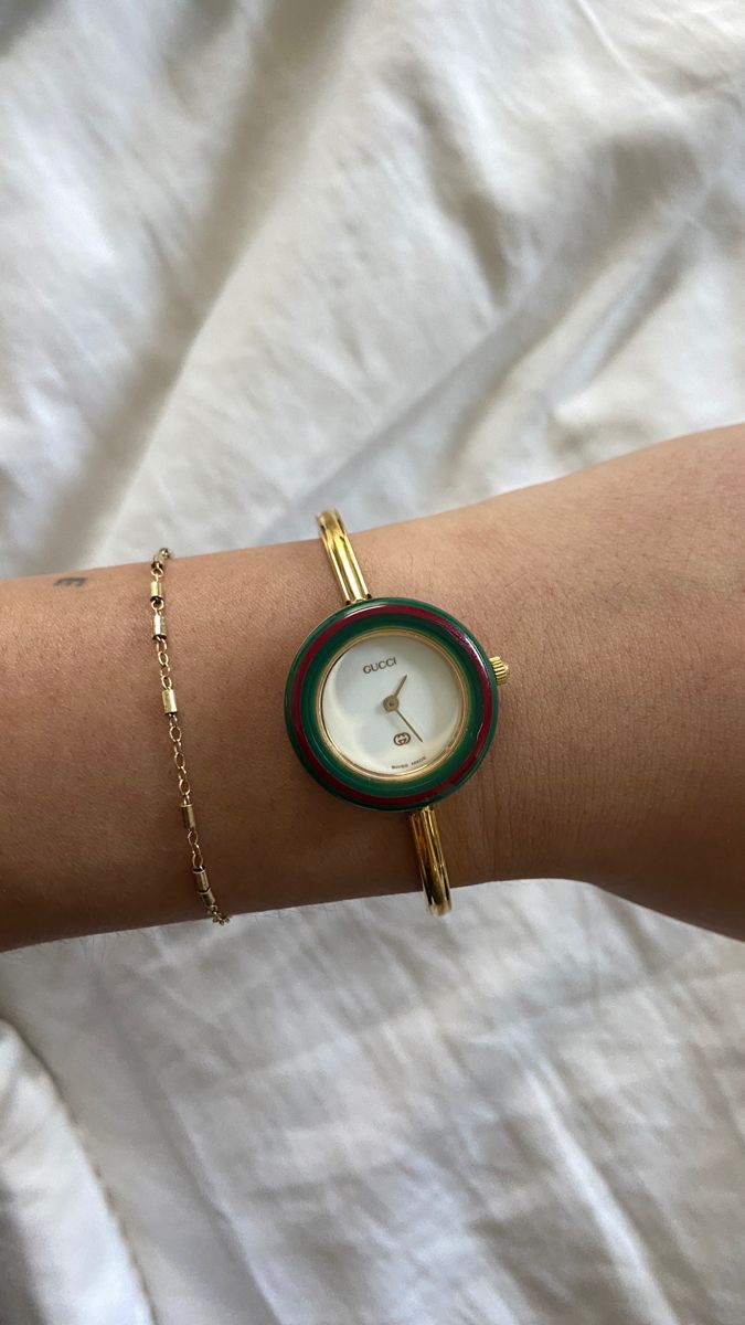 Sofia Richie Watch, Gold Watches Women Vintage, Vintage Watch Outfit, Sofia Richie Jewelry, Vintage Luxury Watch, Gucci Watches Women, Aesthetic Watches For Women Vintage, Vintage Bracelet Watch, Vintage Gold Watch Aesthetic