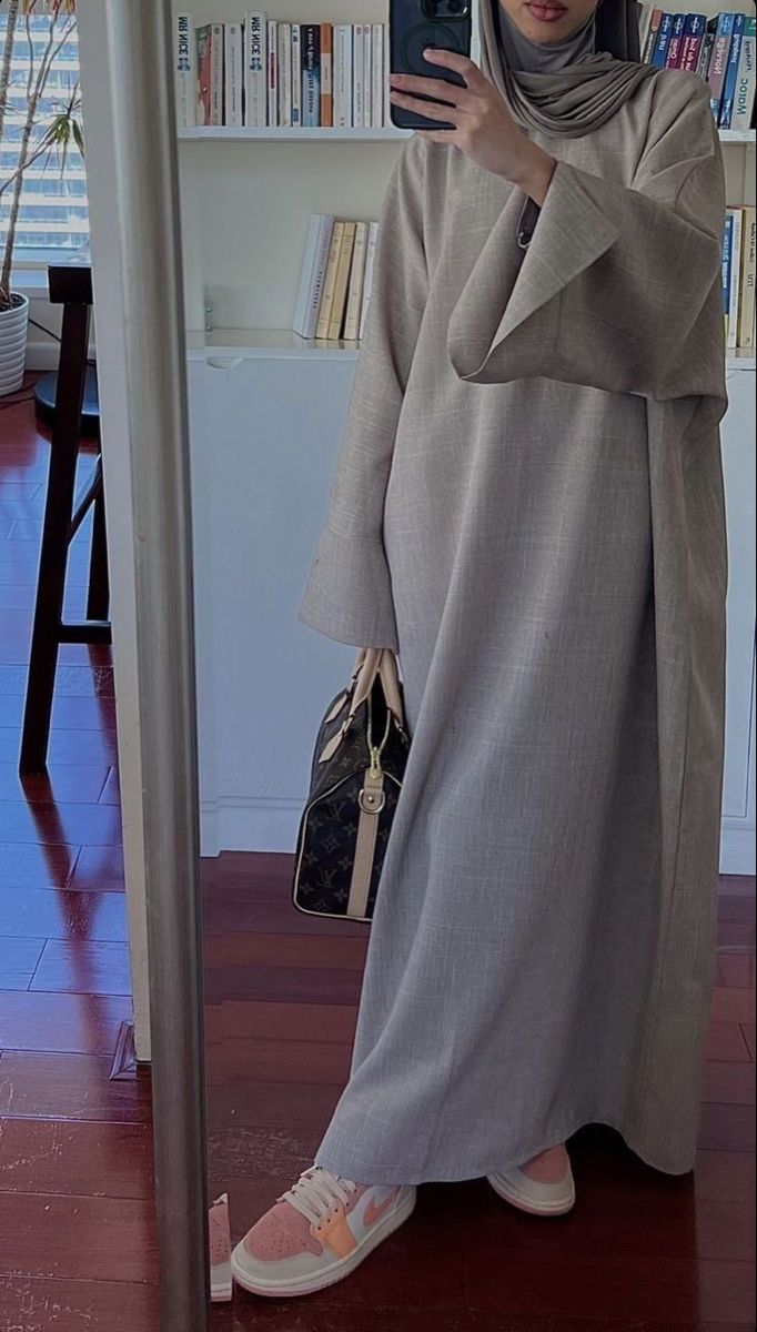 Abaya Uni Outfits, Hijab Fashion Abaya, Everyday Abaya Outfits, Hijab Outfit Abaya, Sweater Abaya, Eid Abaya Outfit, Casual Abaya Outfits, Muslim Fashion Dress Simple, Hijabi Fashion Abayas