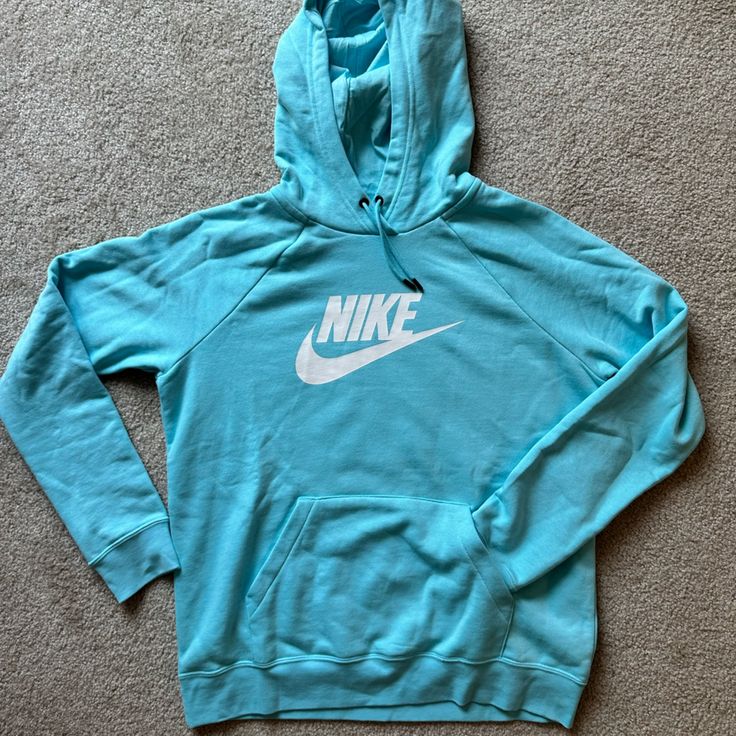 Blue Nike Sweatshirt Super Soft And Never Worn Nike Baby Blue Sweatshirt, Dark Green Crewneck, Sweaters Nike, Teal Hoodie, Blue Nike Hoodie, Nike Cropped Hoodie, Nike Light, Cropped Quarter Zip, Grey Nike Hoodie