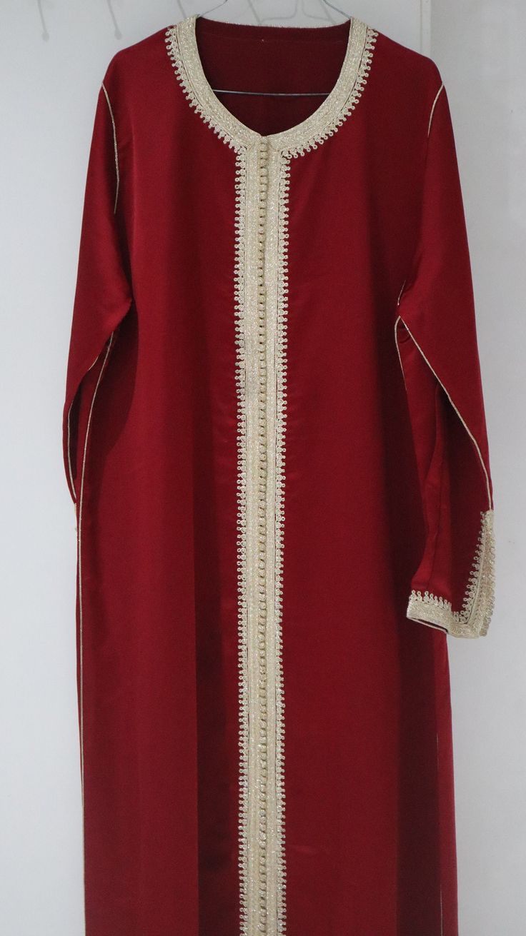 large Moroccan caftan in burgundy color * size suitable for XXL *shoulder size: 12cm * waist / chest: 68 cm * length of the caftan: 1.60 cm * free slippers (you must inform me of the size number when ordering) Red Long-sleeved Kaftan For Party, Red Long Thobe For Eid, Red Long Sleeve Kaftan For Party, Elegant Red Long Sleeve Abaya, Elegant Long Sleeve Red Abaya, Elegant Red Abaya With Dabka Detailing, Long Red Kaftan For Eid, Festive Red Long Sleeve Kaftan, Red Long Kaftan With Dabka Detailing