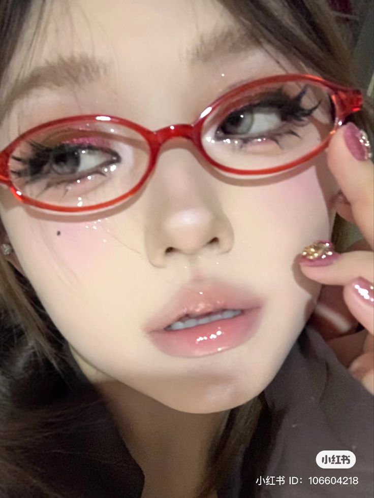 Douyin Makeup With Glasses, Puppy Beauty Face, Y2k Makeup Looks, Makeup Y2k, C Beauty, Festival Make Up, Douyin Makeup, Doll Eye Makeup, Red Glasses